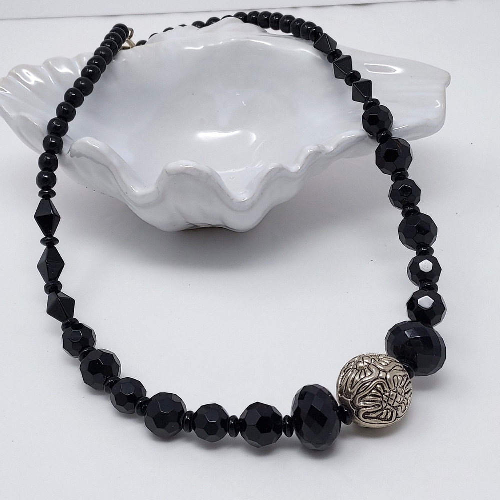 Vintage Graduated Jet Faceted Bead Necklace Ornate Silver Tone Focal 24" MCM